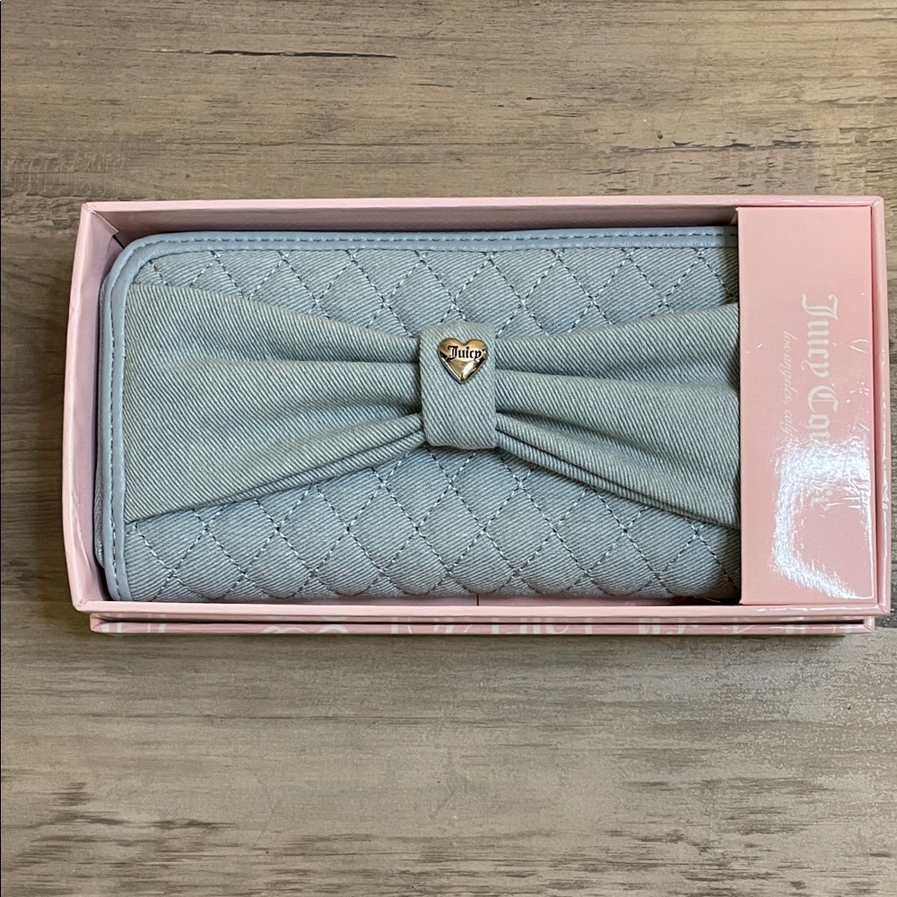 Juicy Couture Womens Wallet denim Jean blue Quilted tied with a bow zipper NWT